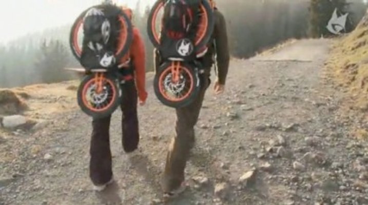 O companie olandeză a conceput o bicicletă care se pliază într-un rucsac